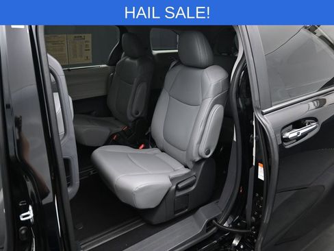 Certified 2022 Toyota Sienna XLE image 28