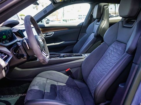 Used 2023 Audi e-tron GT Premium Plus image 17