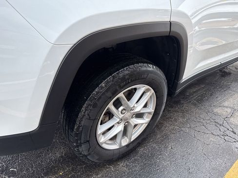 Used 2024 Jeep Grand Cherokee Laredo X image 26