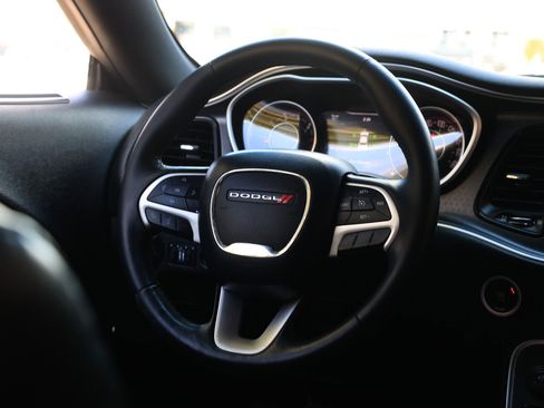 Used 2015 Dodge Challenger R/T Scat Pack w/ Scat Pack Appearance Package image 32