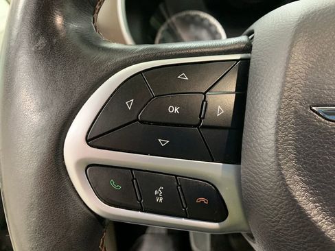 Used 2018 Chrysler Pacifica Touring-L Plus w/ Tire & Wheel Group image 14