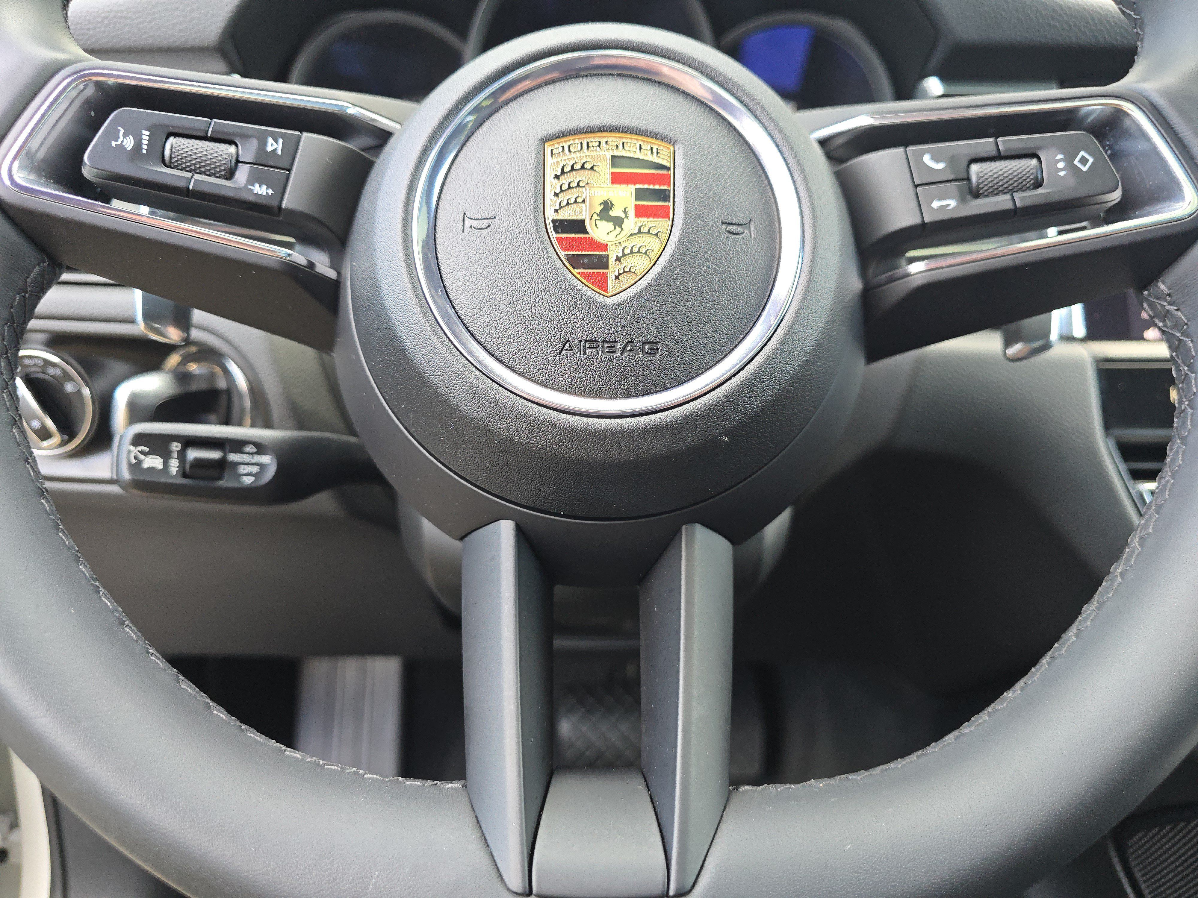 Used 2025 Porsche Macan AWD/4WD image 20