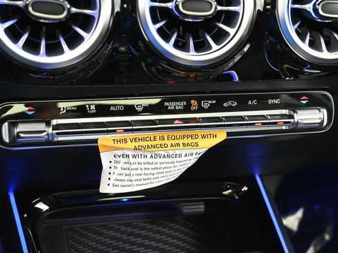 New 2025 Mercedes-Benz GLA 250 4MATIC image 17