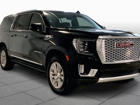 Used 2023 GMC Yukon XL Denali w/ Advanced Technology Package image 2