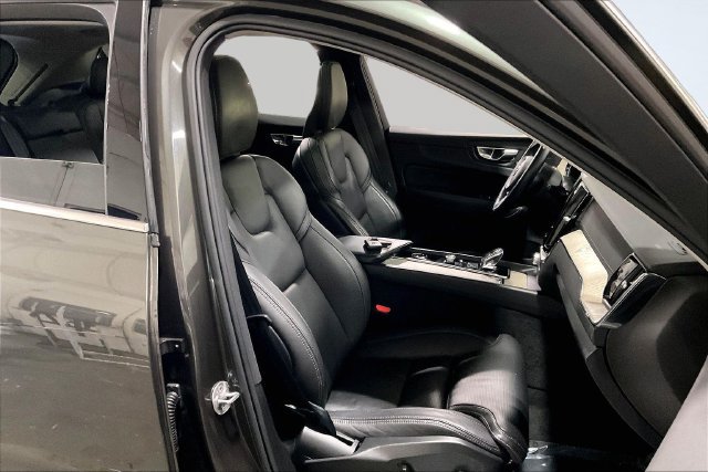 Certified 2022 Volvo XC60 B6 Inscription w/ Climate Package AWD/4WD image 10