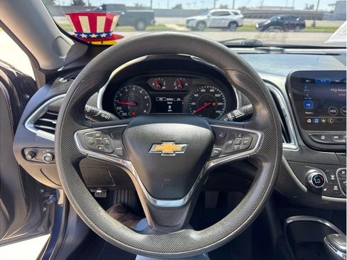 Used 2020 Chevrolet Malibu LT FWD image 14
