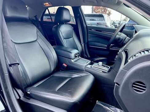 Used 2023 Chrysler 300 Touring w/ Sport Appearance Package image 22