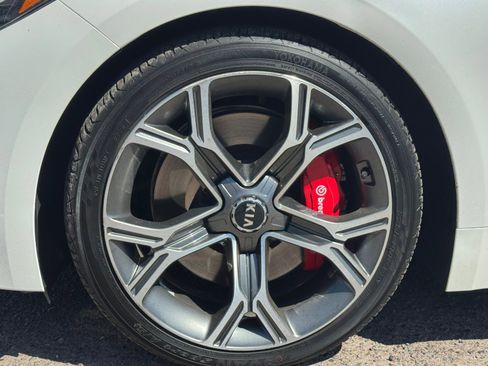 Used 2018 Kia Stinger GT2 RWD image 15