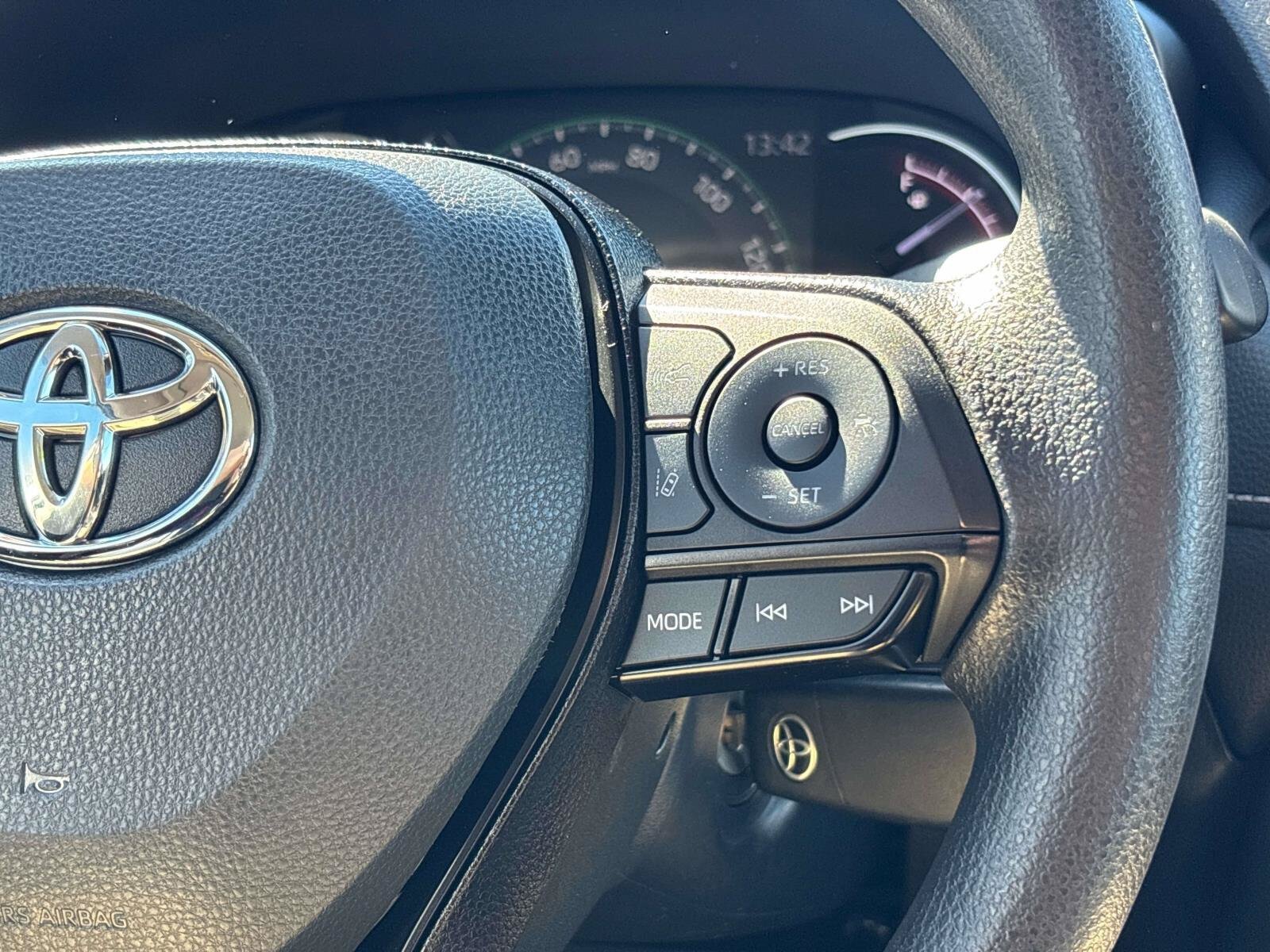 Used 2023 Toyota RAV4 LE AWD/4WD image 17