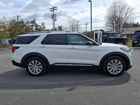 Certified 2025 Ford Explorer Platinum w/ LUX Leather Package AWD/4WD image 4