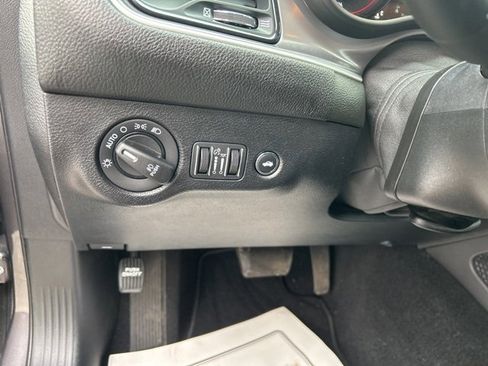 Used 2022 Dodge Challenger GT w/ Driver Convenience Group image 17