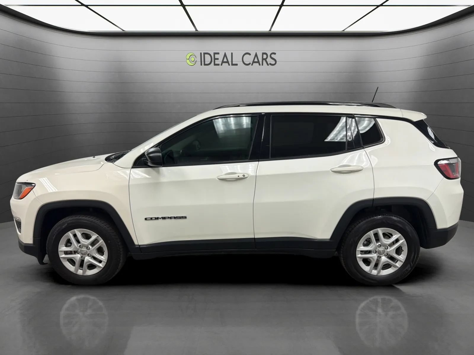 Used 2018 Jeep Compass Sport w/ Tech Group FWD image 8