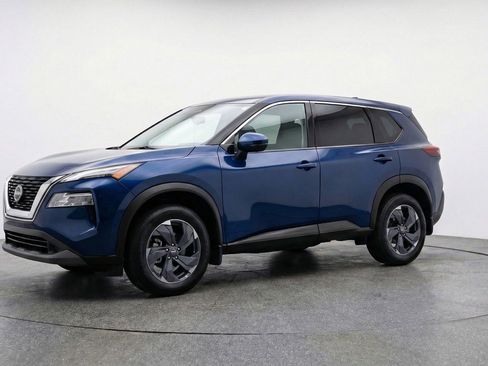 Used 2025 Nissan Rogue SV image 3