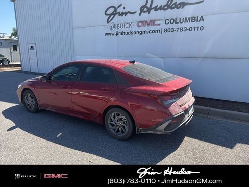 Used 2024 Hyundai Elantra SEL FWD image 2