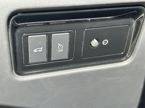 Used 2020 Jaguar F-PACE S image 30