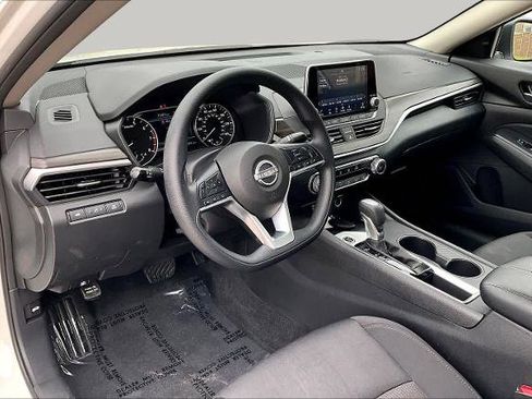 Certified 2025 Nissan Altima 2.5 SV FWD image 17