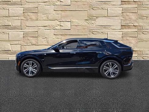Certified 2024 Cadillac Lyriq Luxury AWD/4WD image 2