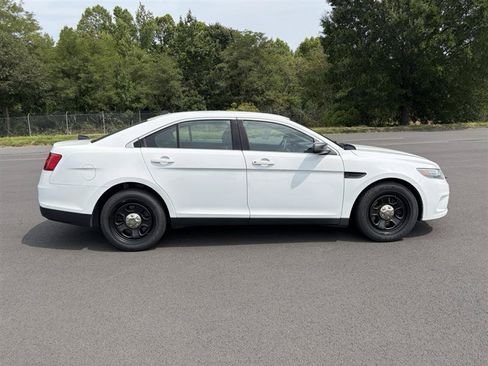 Used 2017 Ford Taurus Police Interceptor AWD image 3