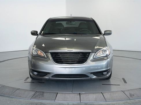 Used 2013 Chrysler 200 Limited FWD image 2