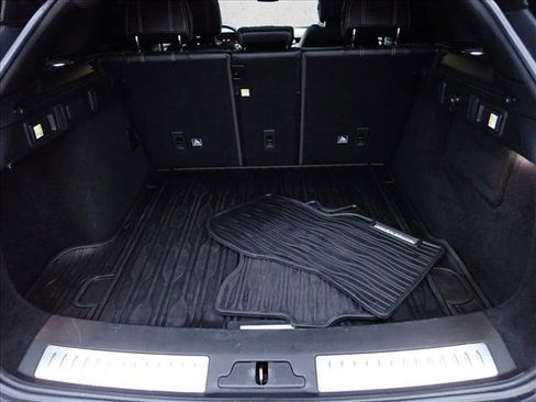 Used 2020 Land Rover Range Rover Velar R-Dynamic S image 8