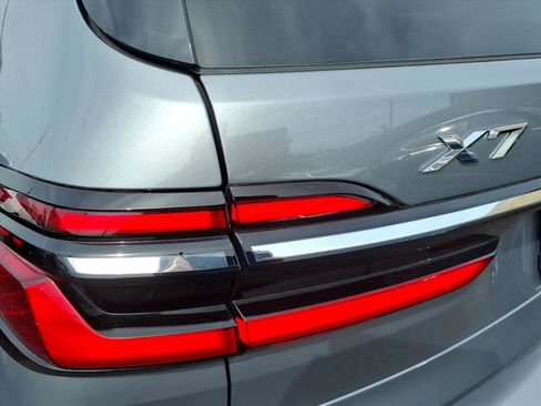 Used 2023 BMW X7 xDrive40i w/ Parking Assistance Package image 10