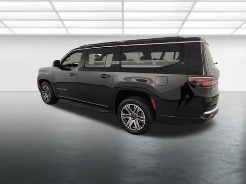 Used 2024 Jeep Wagoneer L Series II w/ Flexible Seating Group AWD/4WD image 6