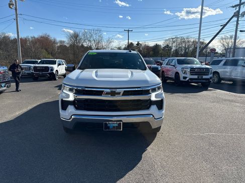 Used 2024 Chevrolet Silverado 1500 LT w/ Z71 Off-Road Package AWD/4WD image 8