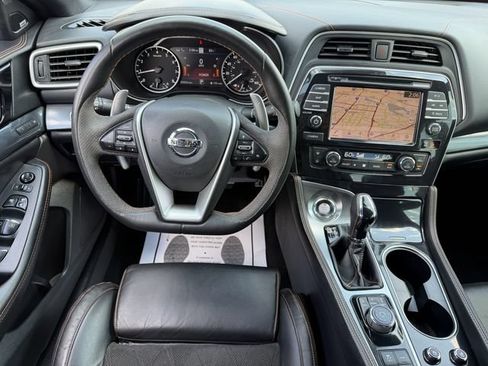 Used 2020 Nissan Maxima SR w/ Sport Mat Group FWD image 11