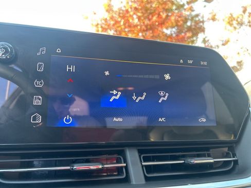 Used 2025 Chevrolet Trax ACTIV w/ Driver Confidence Package image 17