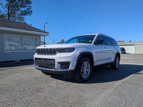 Used 2023 Jeep Grand Cherokee L Laredo image 8