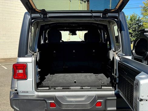 Used 2024 Jeep Wrangler Unlimited Rubicon image 23