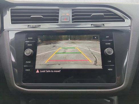 Used 2024 Volkswagen Tiguan SE image 18