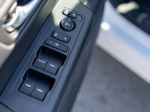 Used 2025 Honda CR-V LX image 22