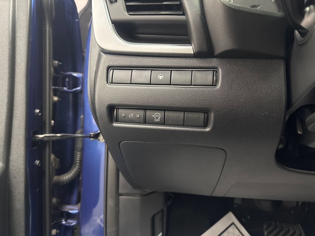 Used 2023 Nissan Rogue SV AWD/4WD image 11