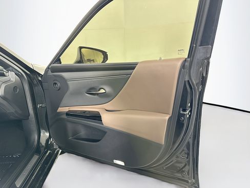 Used 2024 Lexus ES 350 w/ Premium Package image 32