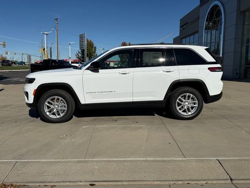 New 2025 Jeep Grand Cherokee Laredo X w/ Trailer Tow Package image 11