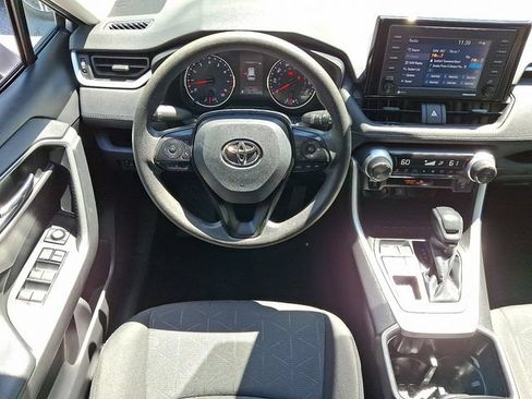 Used 2022 Toyota RAV4 XLE AWD/4WD image 11