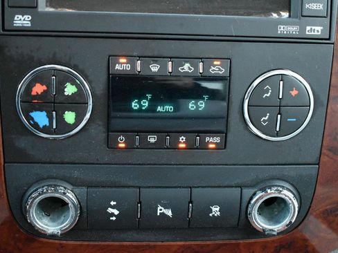 Used 2009 Chevrolet Avalanche LTZ image 21