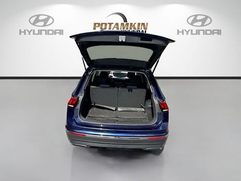 Used 2021 Volkswagen Tiguan SE w/ Panoramic Sunroof Package FWD image 24