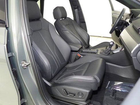 Used 2025 Audi Q3 2.0T Premium w/ Convenience Package AWD/4WD image 19
