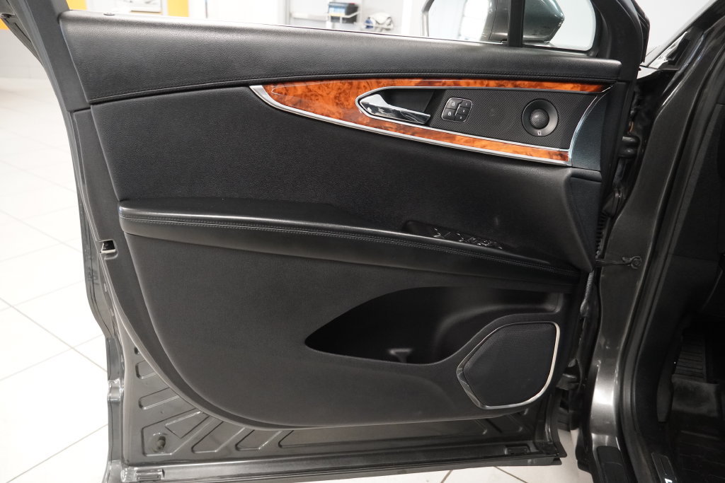 Used 2019 Lincoln Nautilus Reserve AWD/4WD image 18