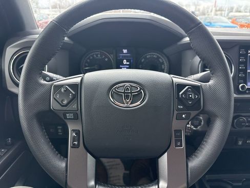 Used 2022 Toyota Tacoma TRD Sport image 11