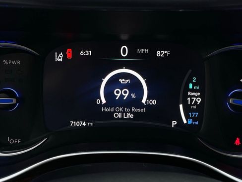 Used 2023 Chrysler Pacifica Limited FWD image 14