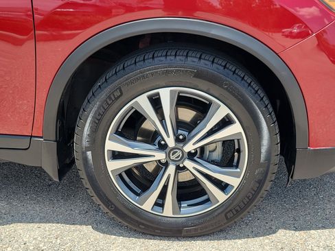 Used 2019 Nissan Rogue SV w/ Premium Package FWD image 13