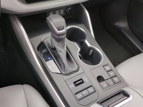 Used 2023 Toyota Highlander XLE image 15