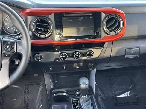 Used 2017 Toyota Tacoma TRD Off-Road image 15