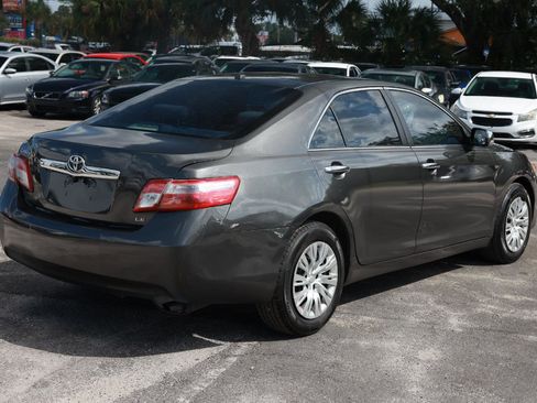 Used 2010 Toyota Camry LE FWD image 11