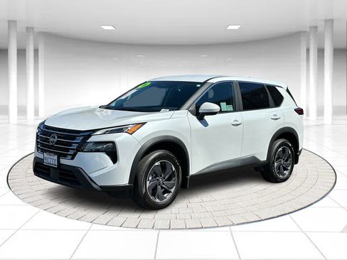 Used 2026 Nissan Rogue SV FWD image 1