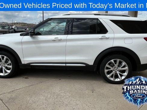 Used 2023 Ford Explorer Platinum w/ Technology Package AWD/4WD image 10