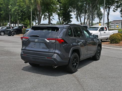 Used 2021 Toyota RAV4 LE AWD/4WD image 4